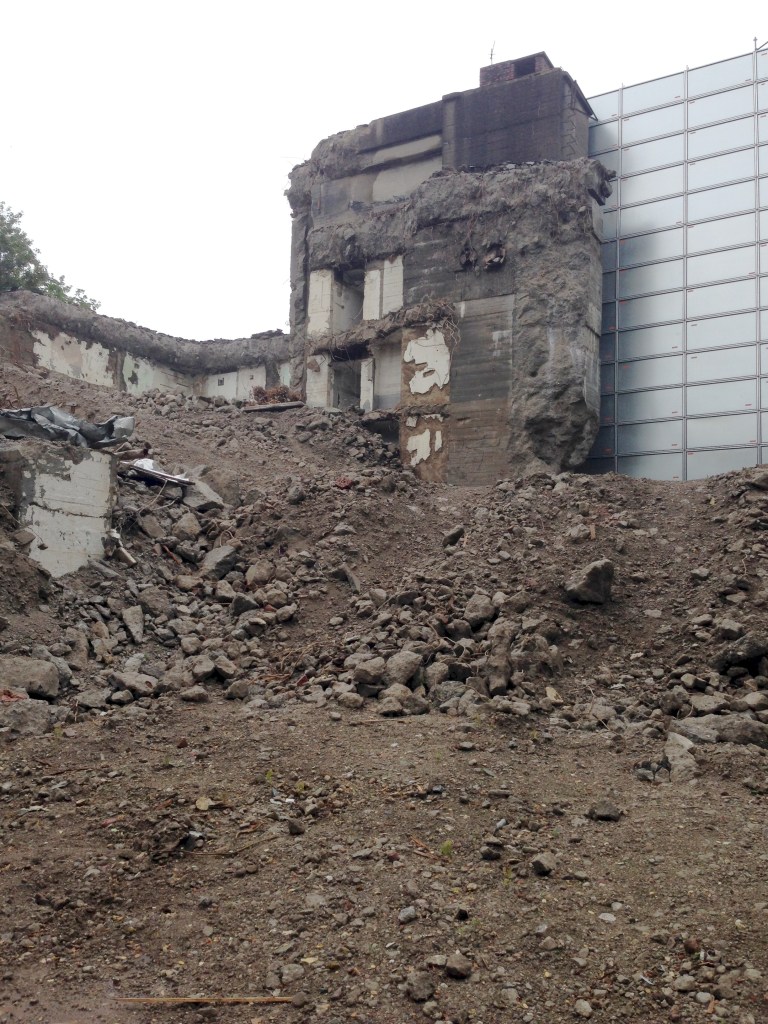 Derselbe Bunker von der anderen Seite. 