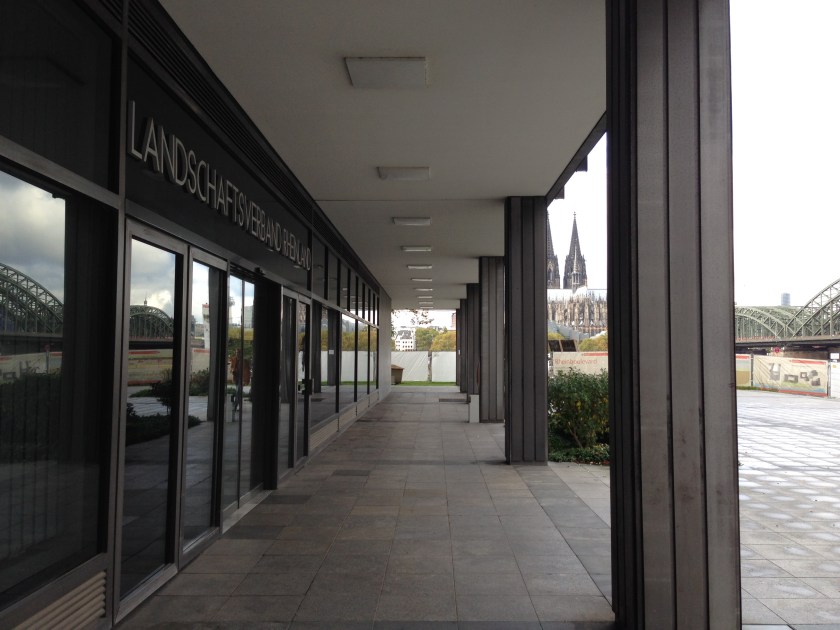 Hier verwaltet der Landschaftsverband in prominentester Lage die Kliniken und Schulen usw, die sich sowieso auch selbst verwalten. 