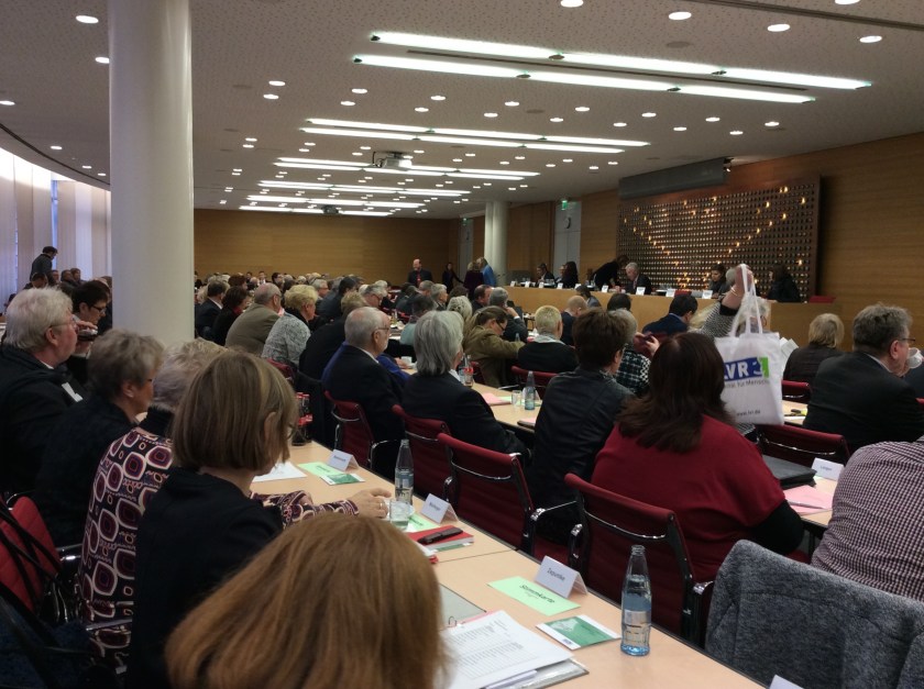 124 ehrenamtliche Politikerinnen und Politiker setzen sich im Parlament des Landschaftsverbandes für die Menschen im Rheinland ein. Komplett ohne Kontrolle durch die Presse. 