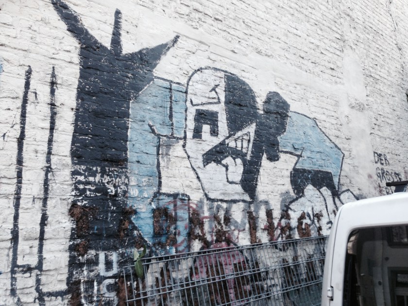 Das Wandbild "Der große Krieg" von Klaus Paier am Café Kittel in Aachen