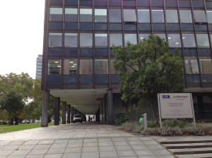 Und noch ein Symbolbild vom LVR-Gebäude in Köln, um den langen Text optisch etwas aufzulockern.