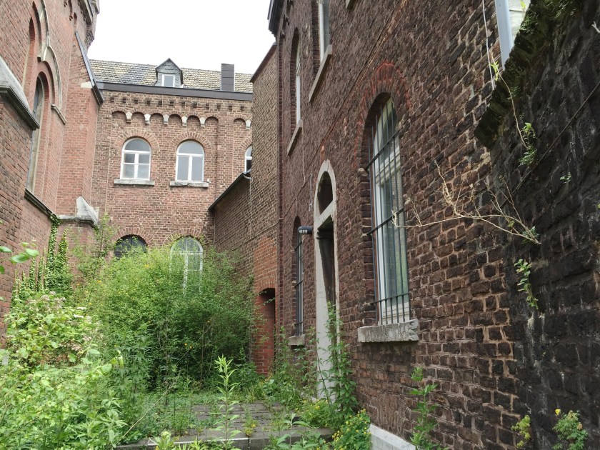 Aachen, Lousberstraße 14: Hier befindet sich nicht genutzter Wohnraum. Lassen sich hier Unterkünfte für Flüchtlinge herrichten? 
