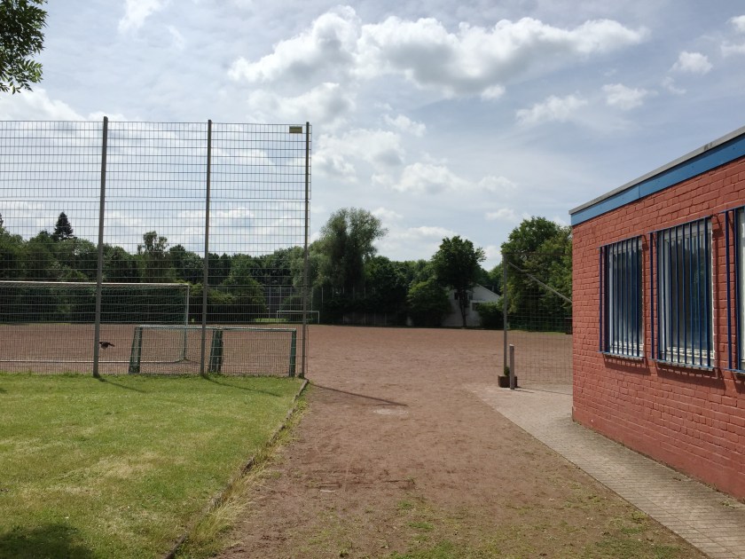 Hier sollen 57 Container aufgestellt werden, in denen dann Flüchtlinge wohnen können. Die Anwohner haben sich zu einer Bürgerinitiative formiert: Sie fordern, de Flüchtlinge in festen Wohngebäuden unterzubringen. 