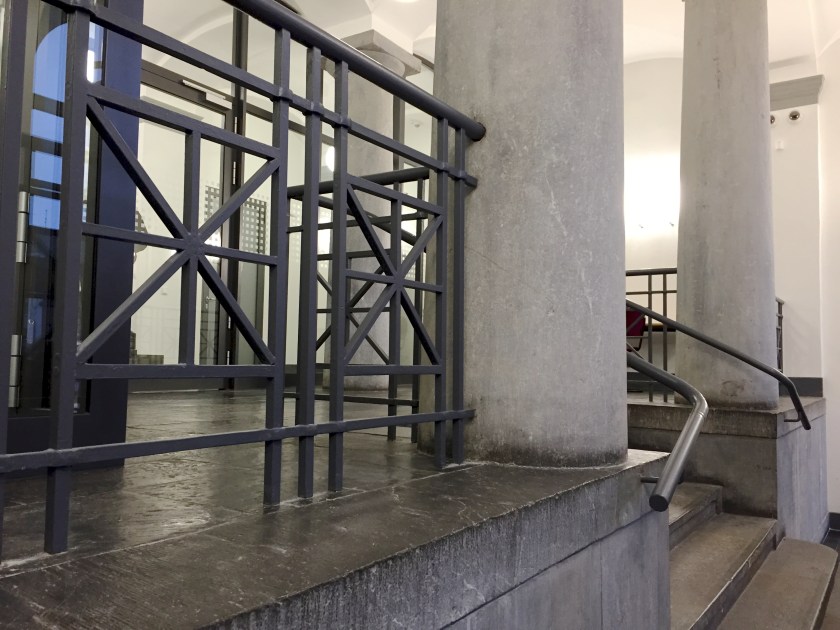 Das Gebäude der Bundespolizei in Aachen, Eingangsbereich, ist ein Schmuckstück, einen und außen.