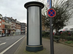 Ganz schön öde: Teile der Aachener Stadtmöblierung sehen derzeit nicht gerade attraktiv aus. Die Beleuchtung ist überall ausgeschaltet. Doch das wird sich bald ändern.