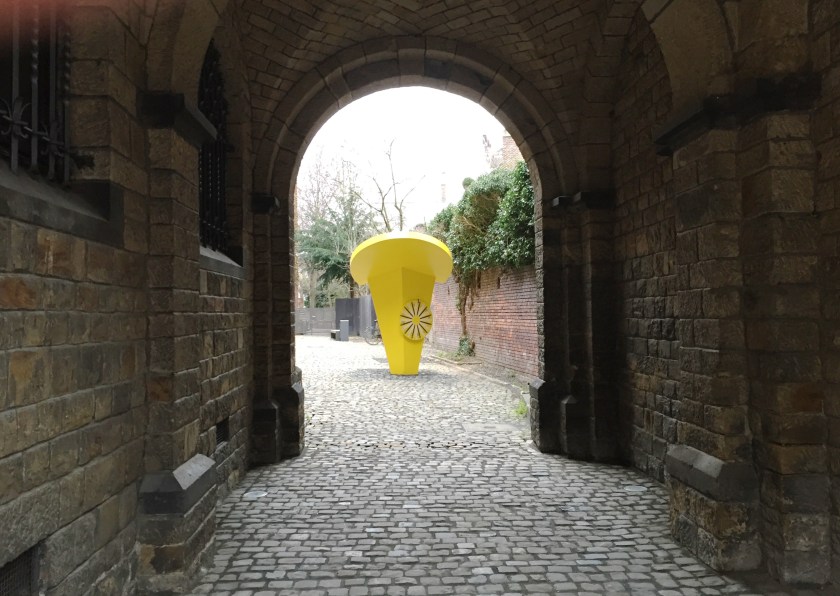 Wer weiß, wo sich dieses gelbe Teil befindet, schreibt  die Antwort an vallot@gmx.net und nimmt an einer Verlosung teil. 