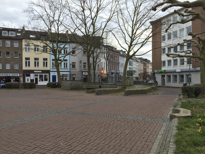 Hier möchte niemand verweilen: In Aachen auf dem Elsaßplatz.