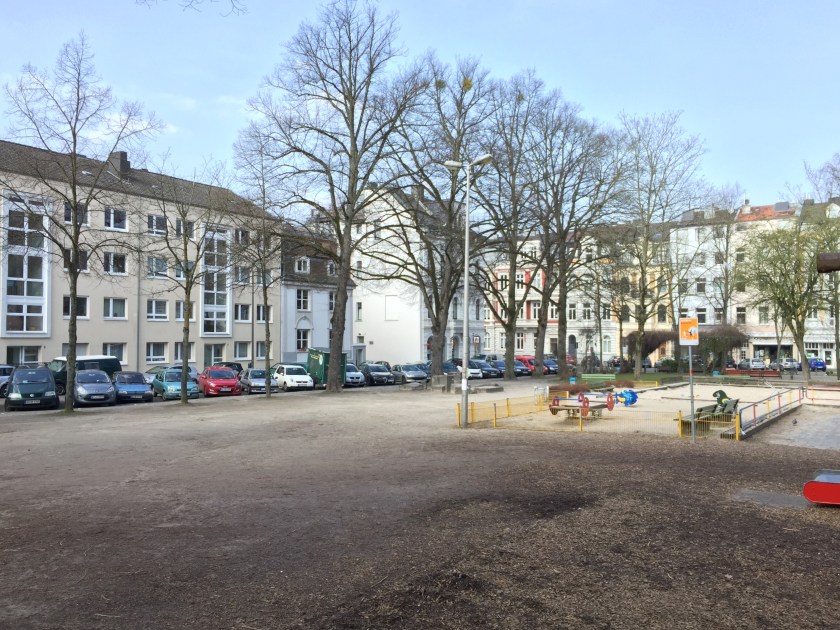 Der Neumarkt im Frankenberger Viertel: Sieht nach dem Winter nicht gerade attraktiv aus, ist aber für das Viertel uns deine Menschen wertvoll wie ein Juwel. 