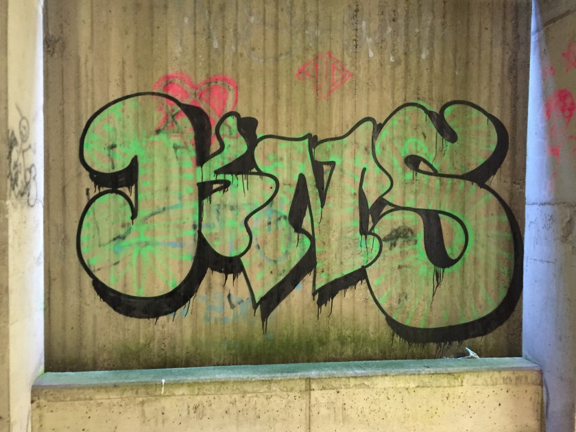 Alles Theater: Die Wand wird zum Malen benutzt und die Fassaden sind Kulissen.