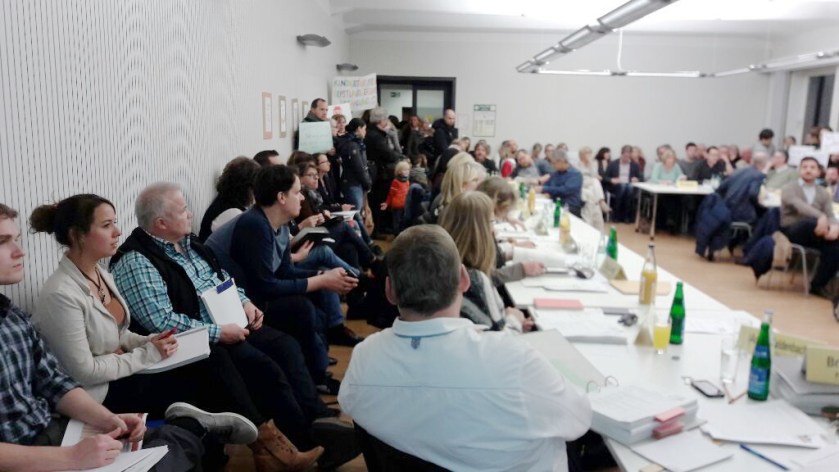 Zeigten im Ausschuss Präsenz und kämpften für ihr Anliegen: Tagesmütter und -väter aus Aachen. 