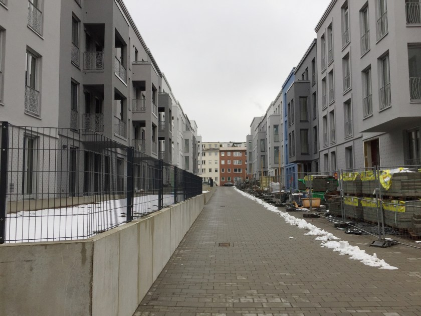 Na sowas. Ein paar Eimer Farbe hätten den Gebäuden gut getan. 